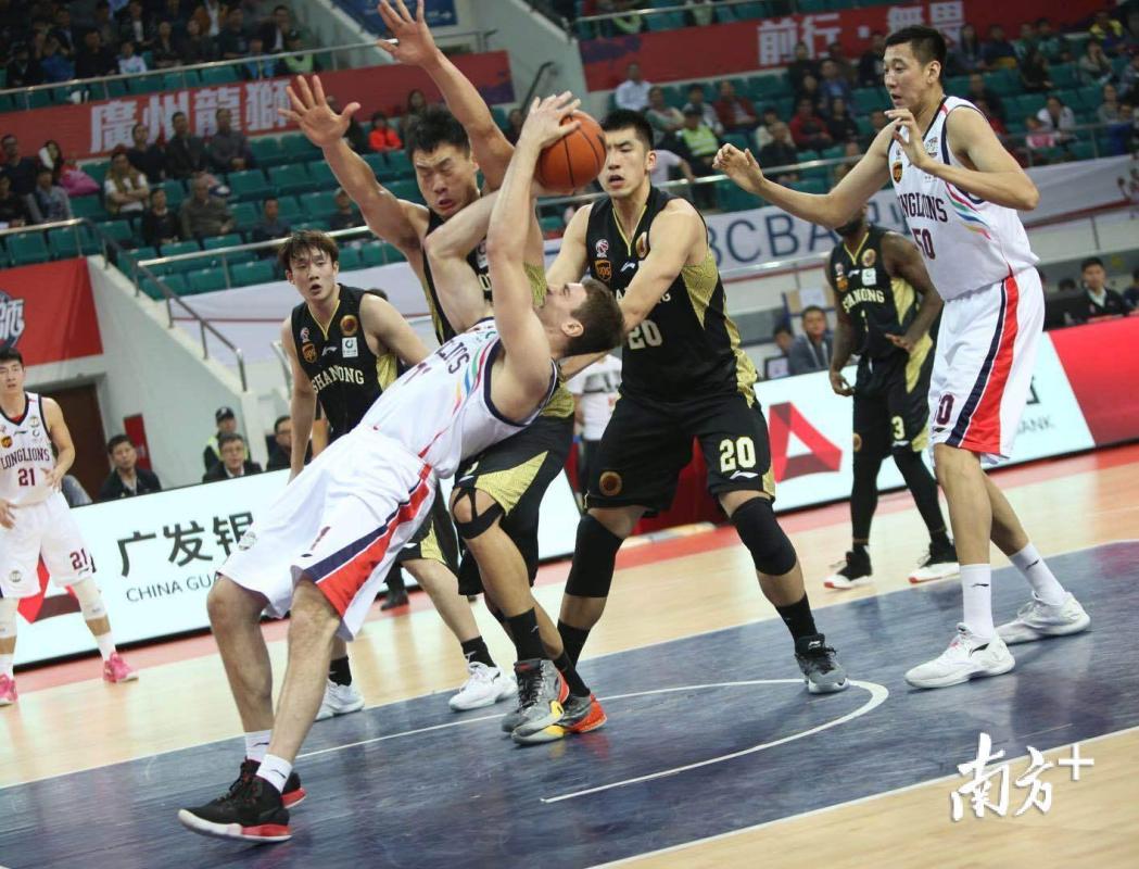 香港队在比赛中力克对手，夺得关键胜利