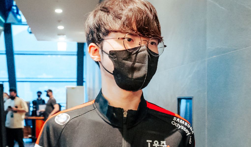 世俱杯官网-SHR横扫RNG，Zeus团战一打五强强对话入围赛，点燃全场激情