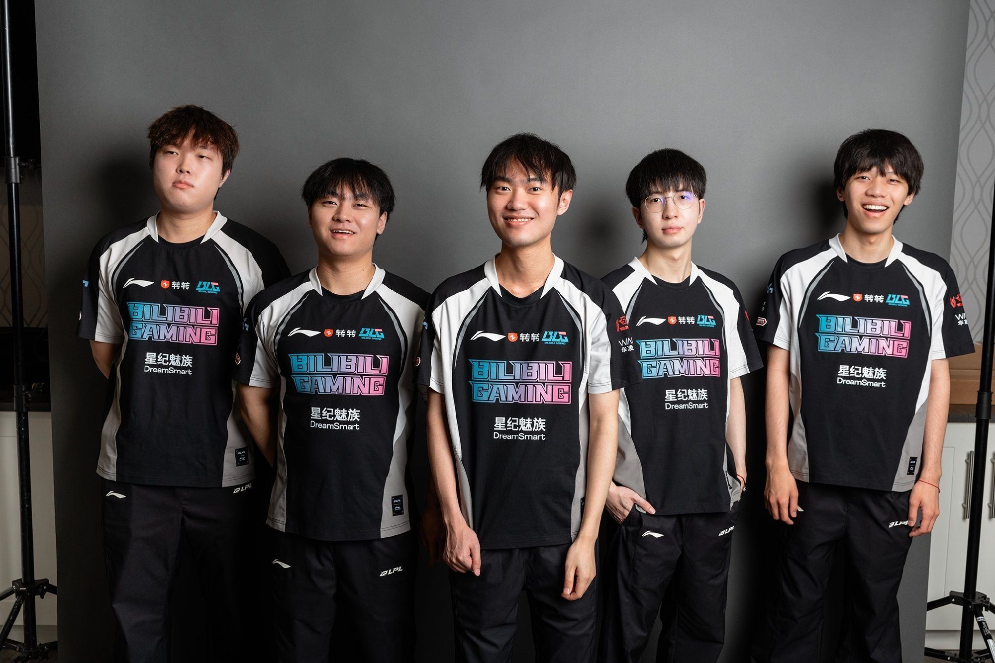 世俱杯冠军-GEN血洗PSG，Gumayusi线上压制力十足鏖战多局四强赛，点燃全场激情的简单介绍