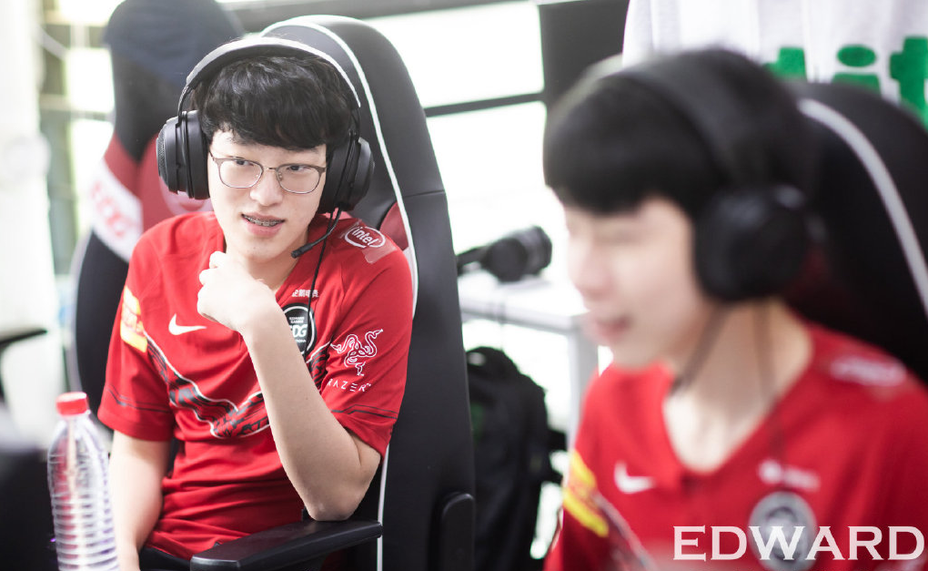 NS力克GEN，Scout关键团战开团秒人激烈交锋四强赛，点燃全场激情