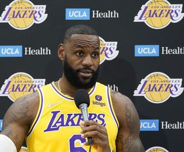 湖人击败步行者，浓眉砍下32分