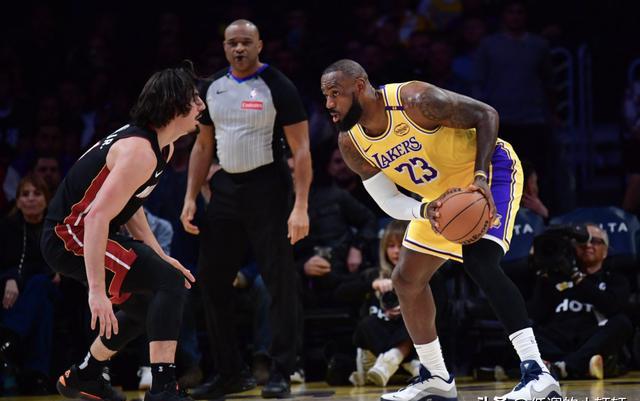 老鹰客场击败尼克斯，取得系列赛领先