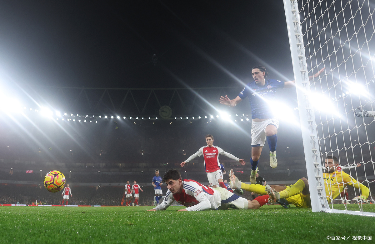 精彩足球比赛赛场上运动员内心激动,发自内心的奋斗的简单介绍 精彩足球比赛赛场上运动员内心激动,发自内心的奋斗的简单介绍