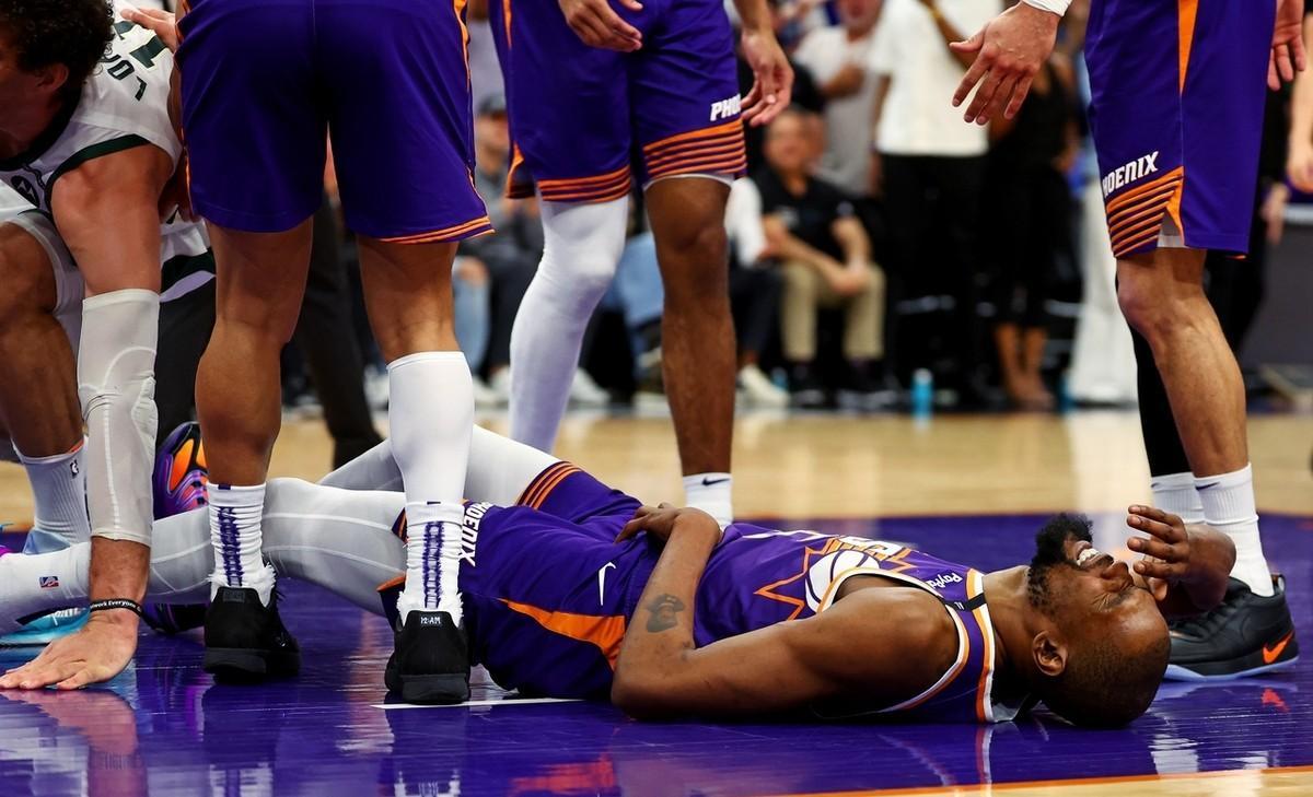 世俱杯改制-雄鹿球星在比赛中连砍30+表现抢眼