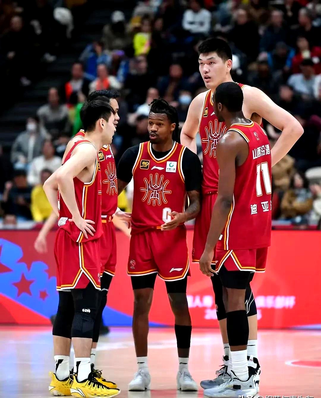 球队实力对决展现出色的竞技水平 球队实力对决展现出色的竞技水平