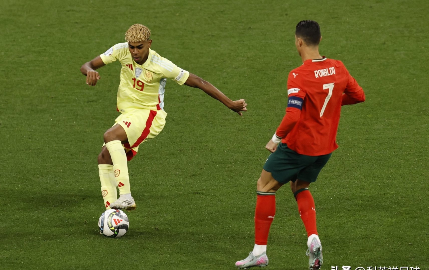 葡萄牙女足球员精湛技艺,轻松晋级次轮赛事 葡萄牙女足球员精湛技艺,轻松晋级次轮赛事