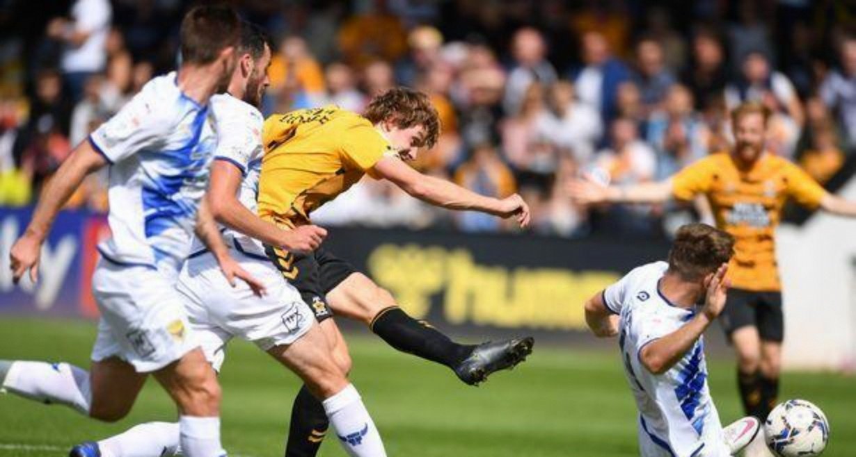 精彩比赛中球队击败强大对手