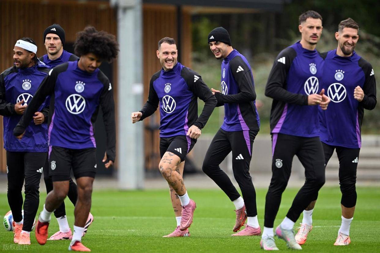 卢森堡足球运动员备战国际赛事 卢森堡足球运动员备战国际赛事