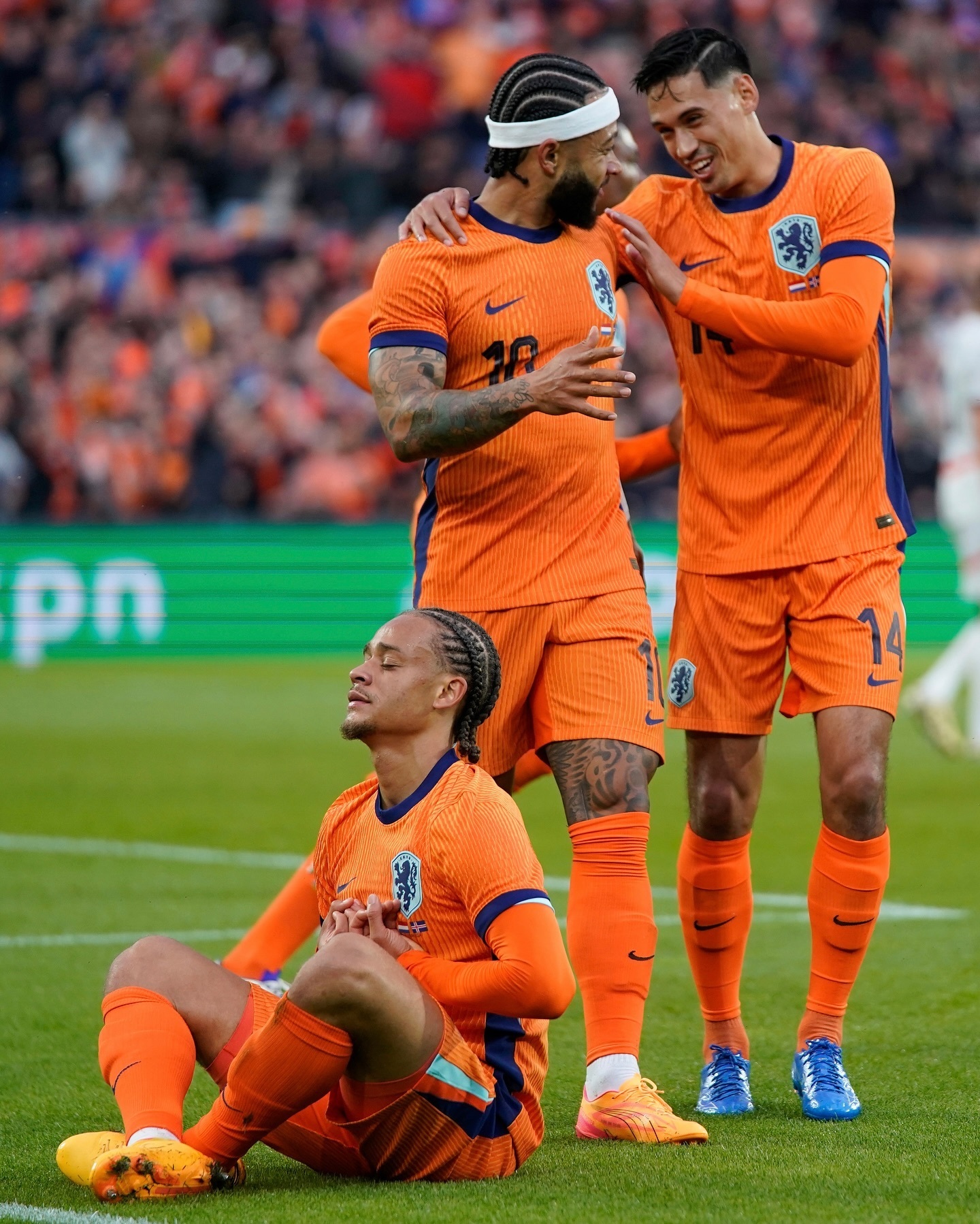 荷兰完胜拜仁，基米希带队取胜