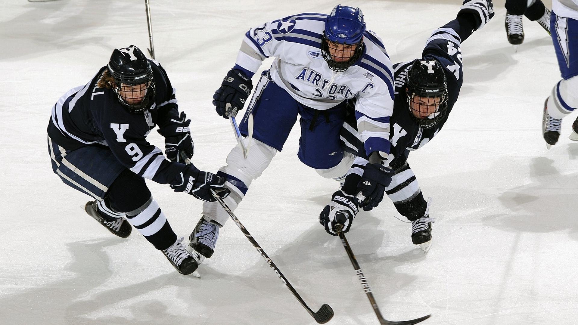 当冰川巨人轰然倒下,曼联在冰与火之夜淘汰加拿大的背后