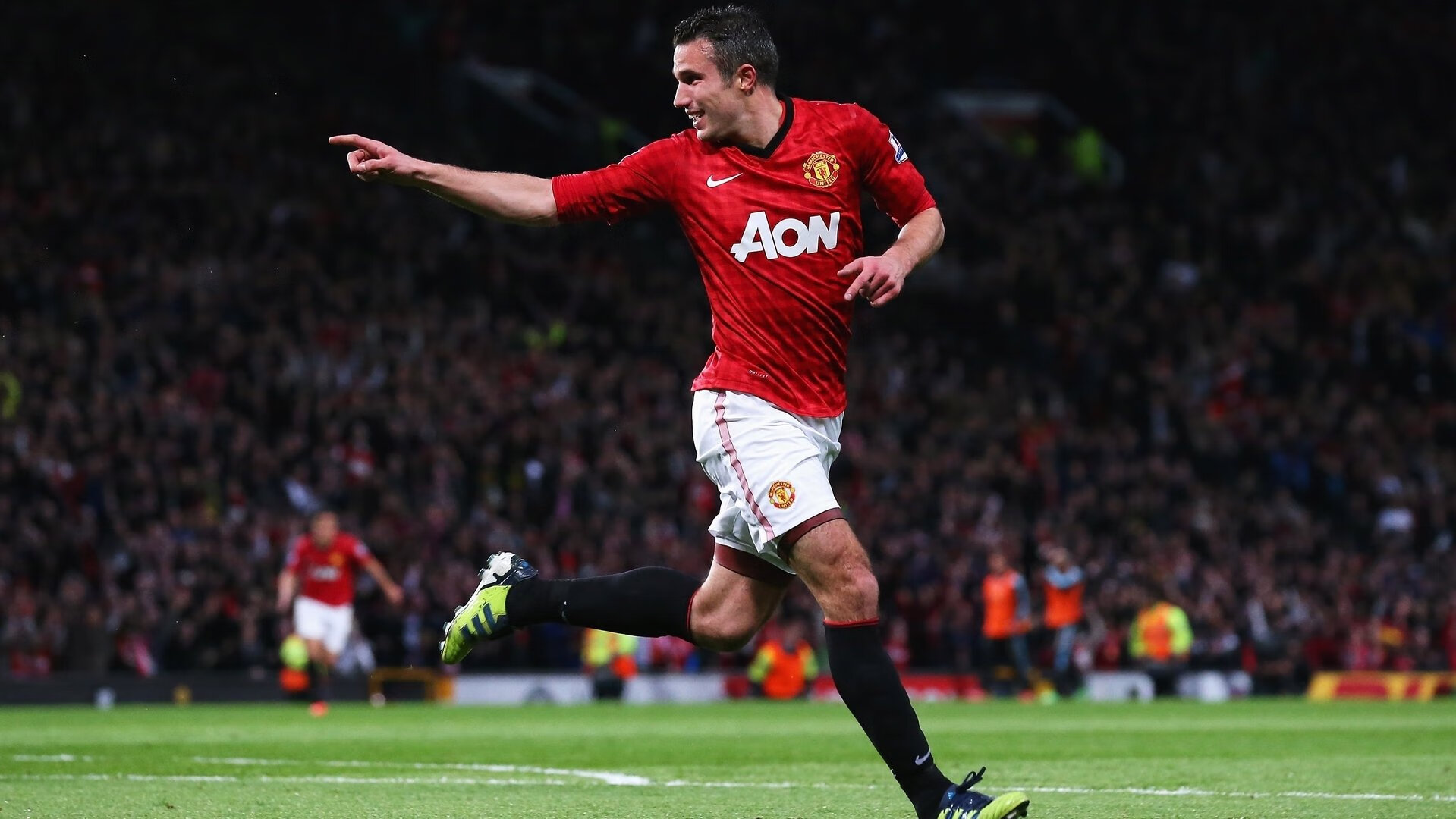 世俱杯2025-当闪电撕碎暮色,诺里斯如何在混沌中将索伯的防守化为灰烬